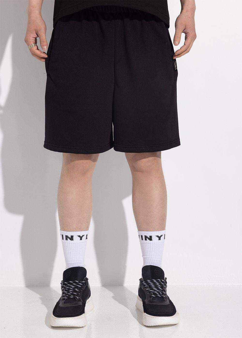 Vinyl βερμουδα με τύπωμα μαυρη cotton regular fit - golden aura shorts - limited edition