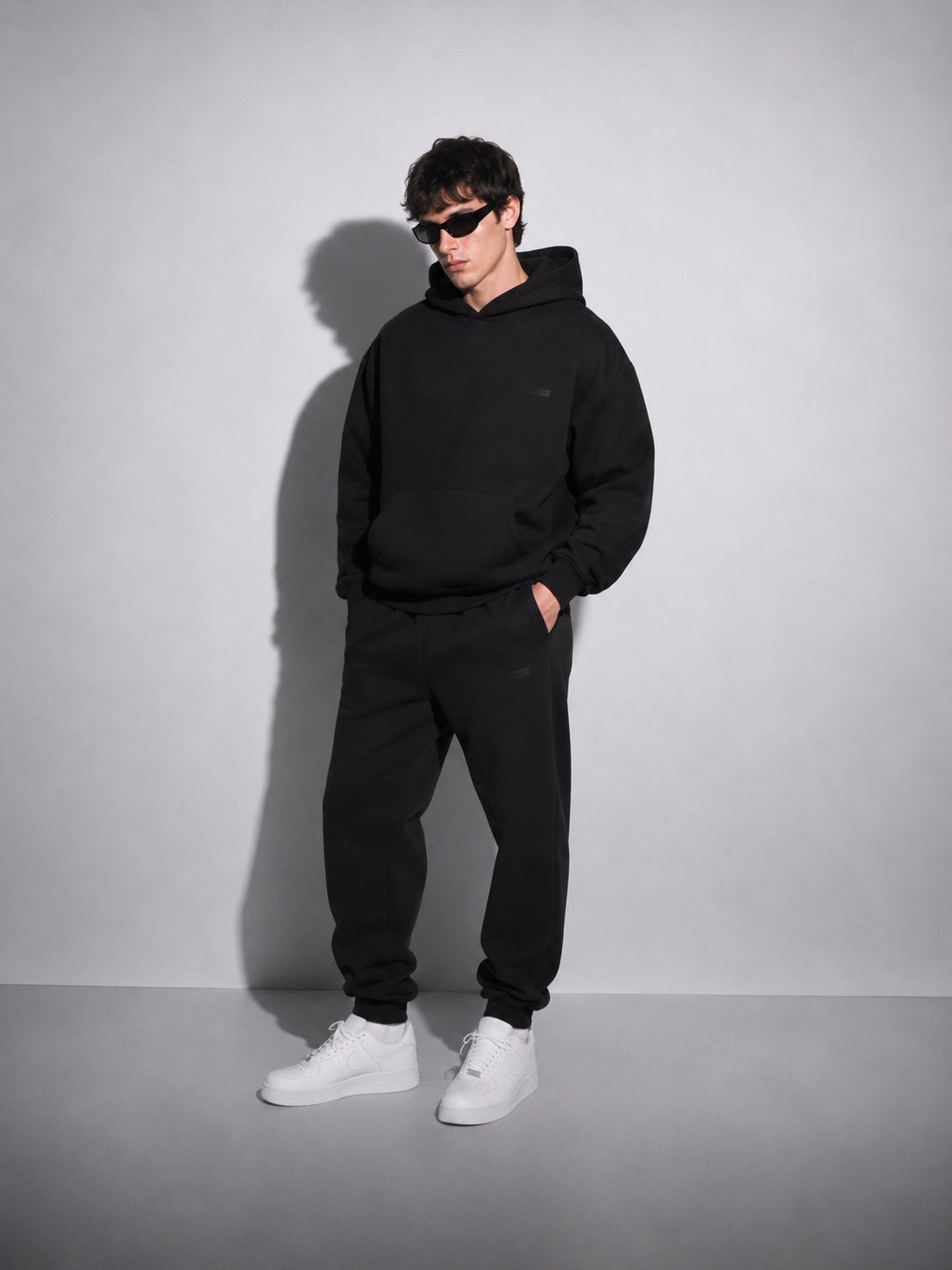 Modern basic sweatpants black
