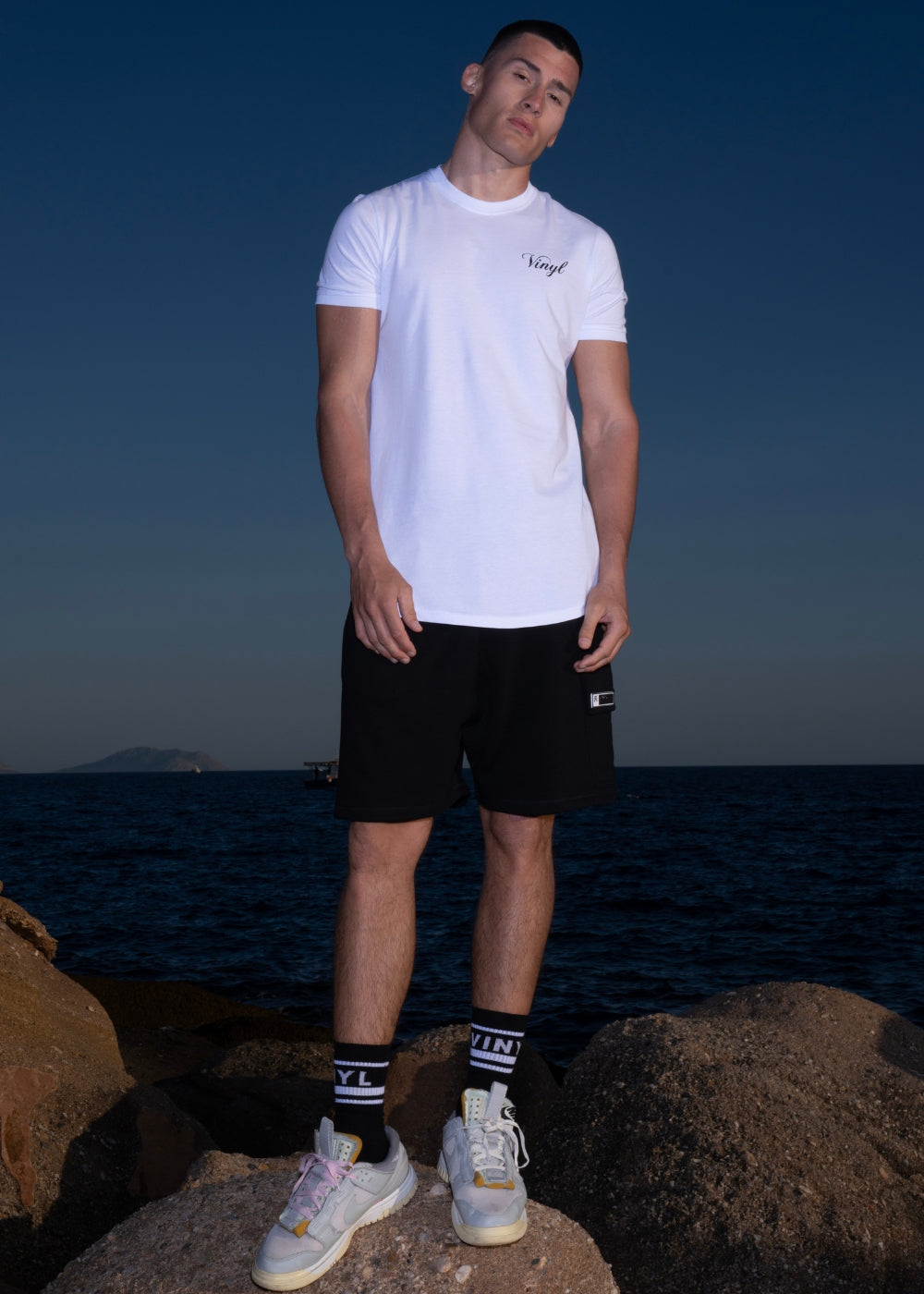 Vinyl μπλουζα long line με τυπωμα λευκη cotton regural fit ανδρικη