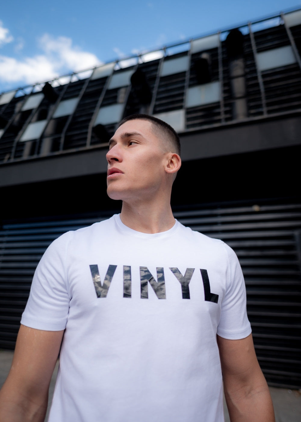 Vinyl μπλουζα με τυπωμα λευκη cotton regular fit ανδρικη