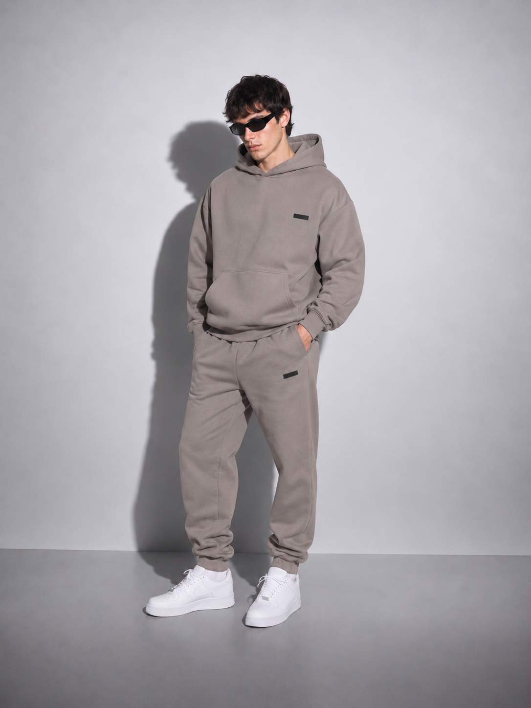 Modern basic sweatpants stone grey