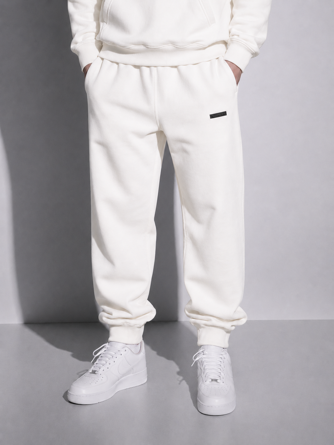 Modern basic sweatpants white