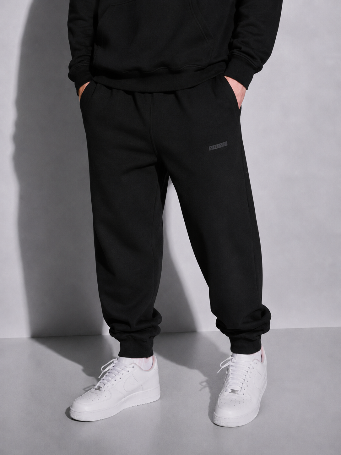 Modern basic sweatpants black