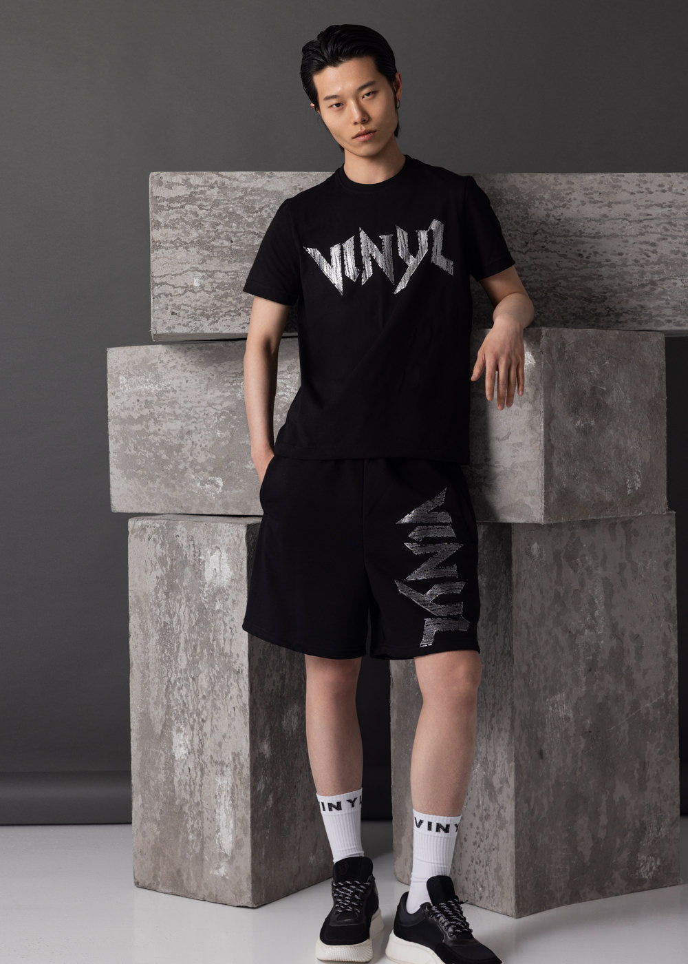 Vinyl βερμουδα με τύπωμα μαυρη cotton regular fit - dark echo shorts