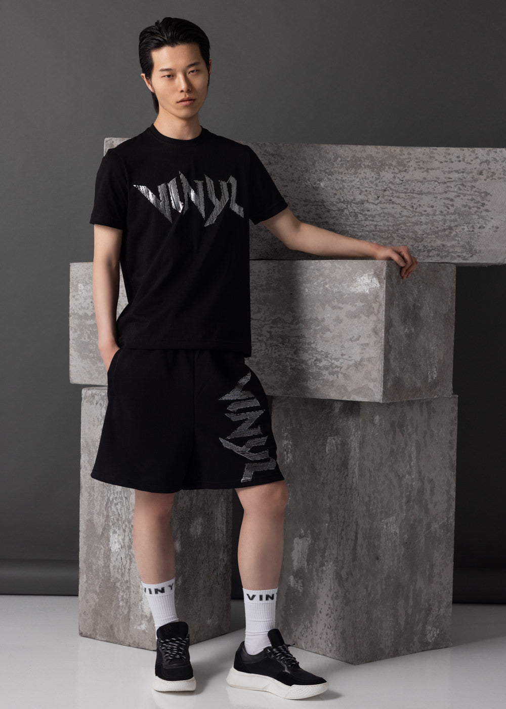 Vinyl βερμουδα με τύπωμα μαυρη cotton regular fit - dark echo shorts