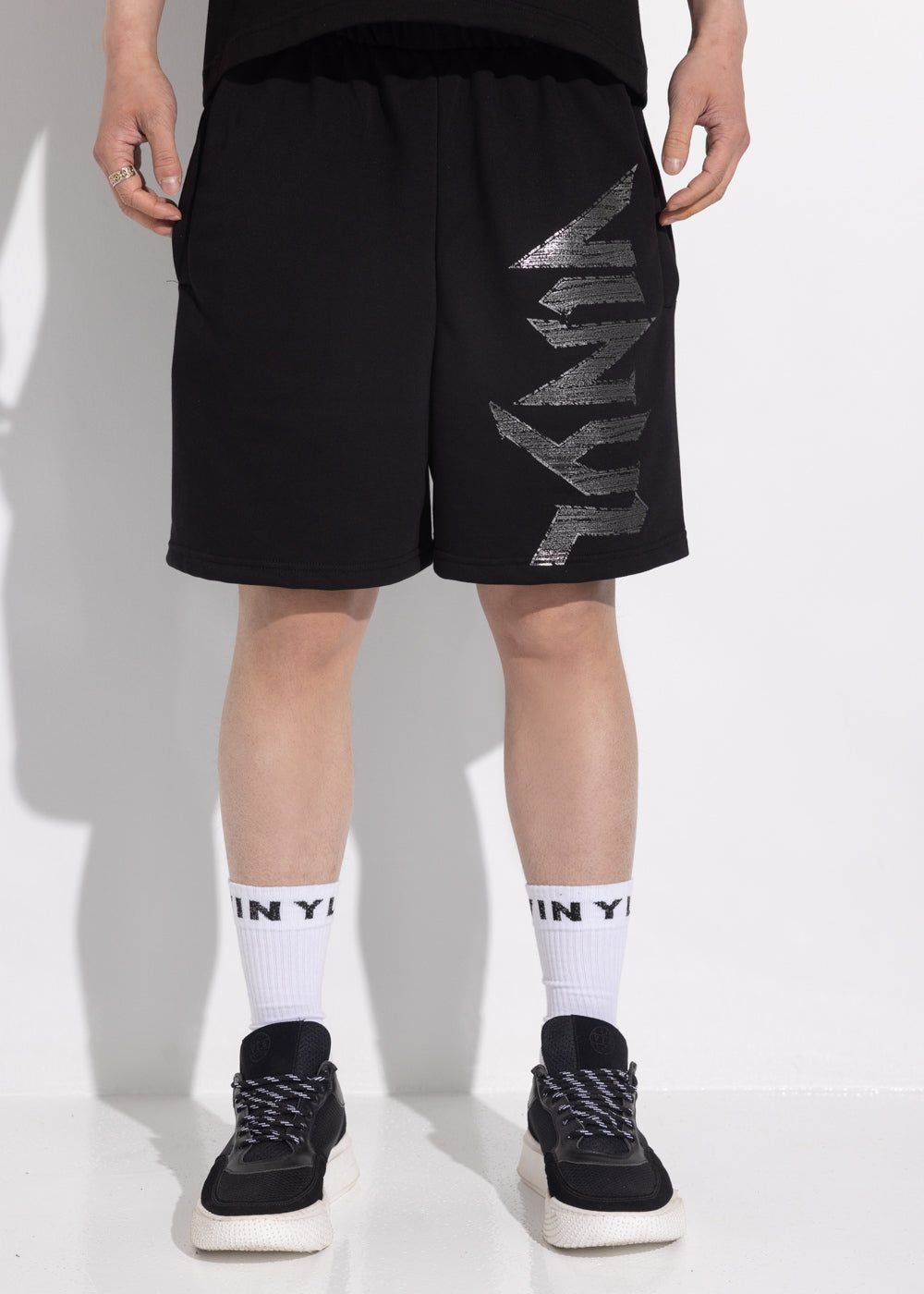 Vinyl βερμουδα με τύπωμα μαυρη cotton regular fit - dark echo shorts