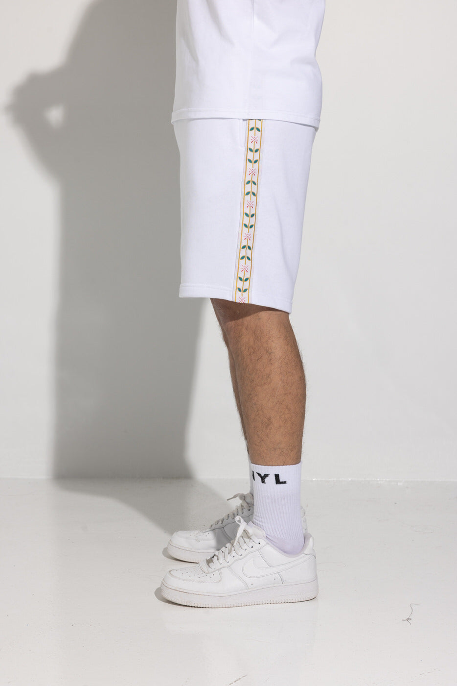 Vinyl βερμουδα με τρεσα λευκη cotton regular fit - leafs tape shorts