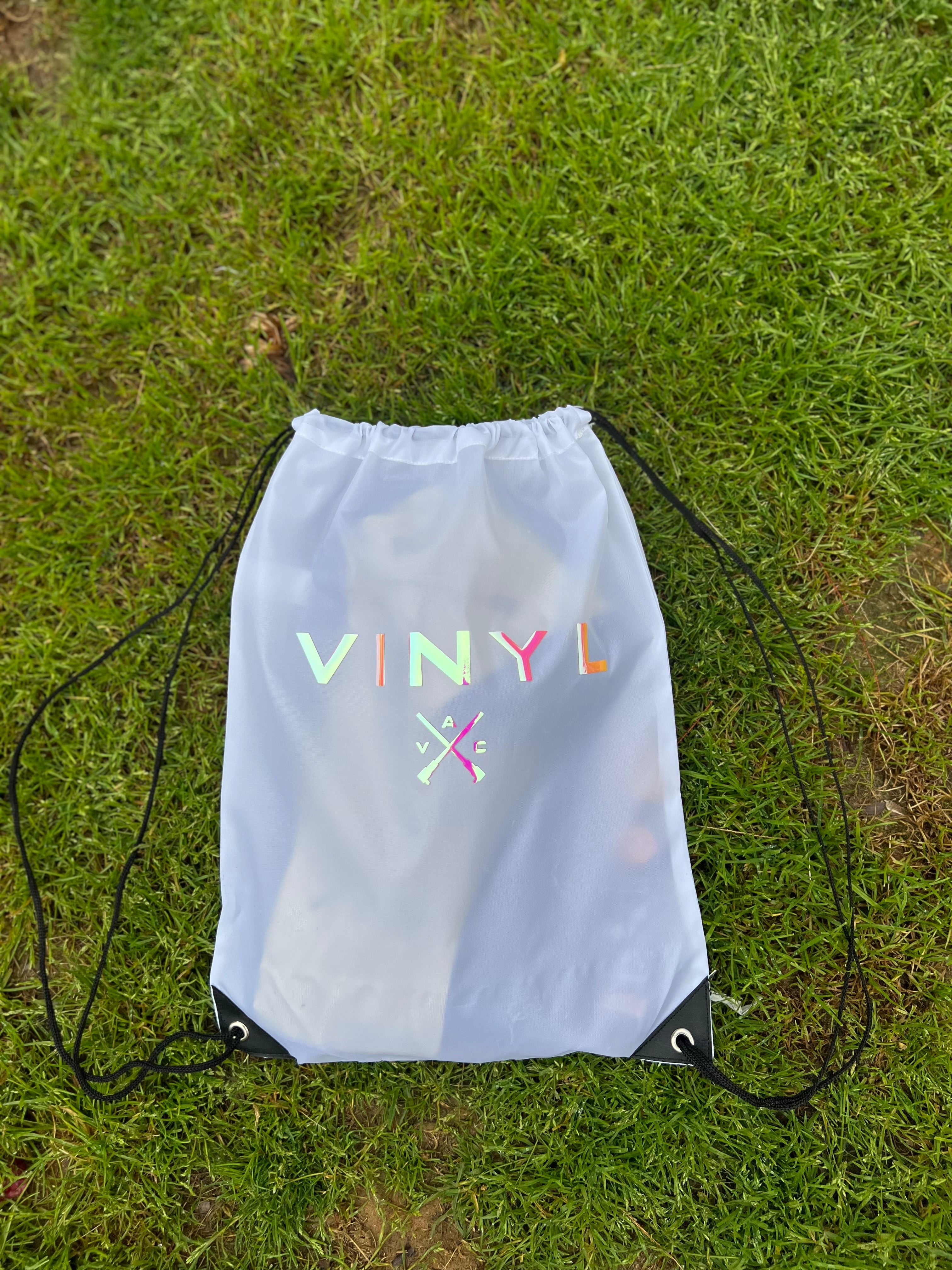 Vinyl gymsack ασπρη με αναγλυφο ιριδιζον λογοτυπο