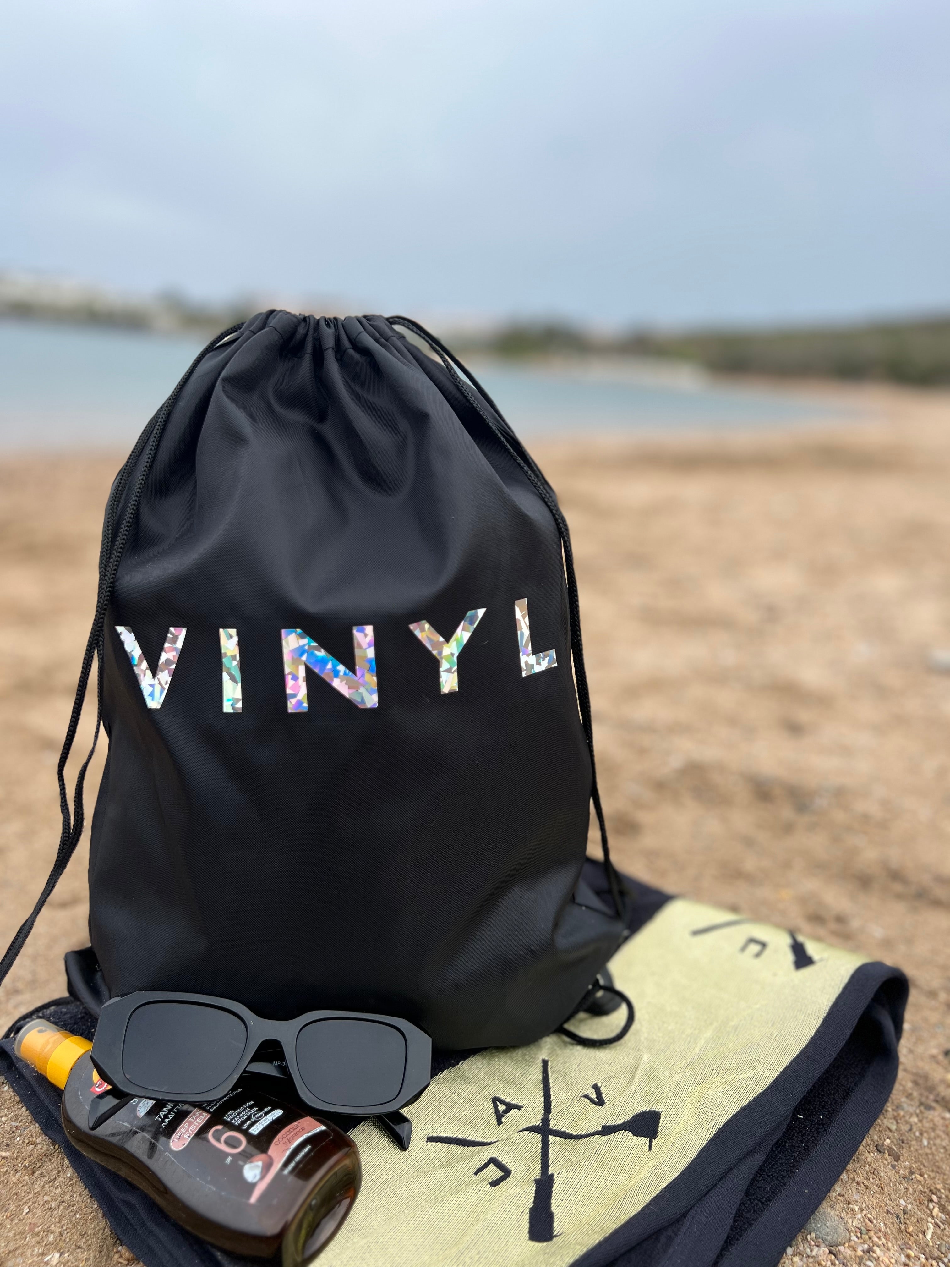 Vinyl gymsack μαυρη με λογοτυπο καθρεπτη