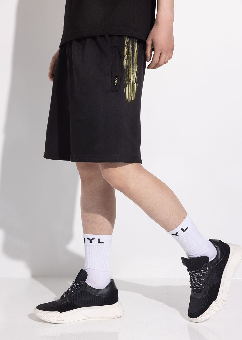 Vinyl βερμουδα με τύπωμα μαυρη cotton regular fit - golden aura shorts