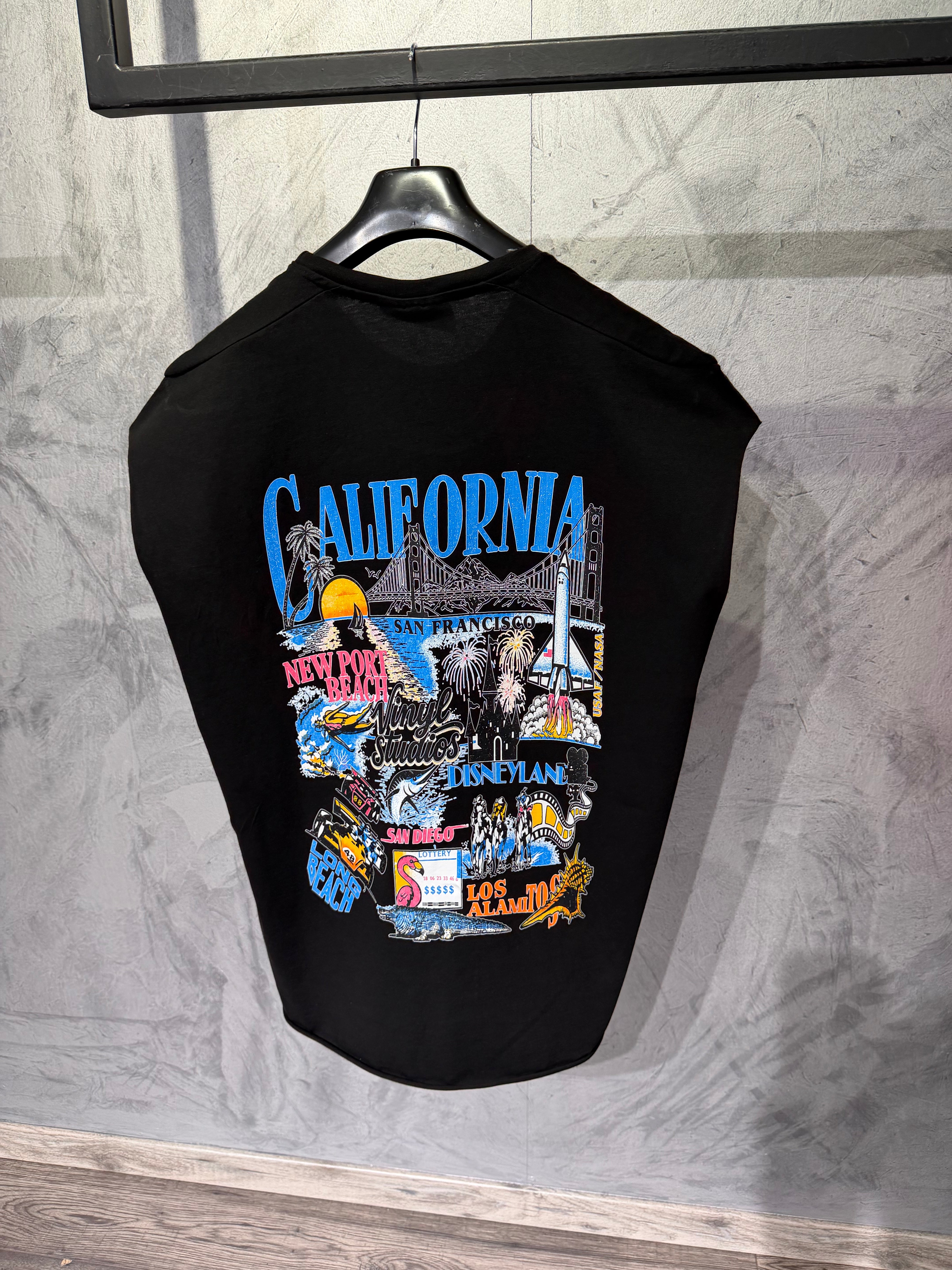 Vinyl sleeveless tee california coast black - oversized