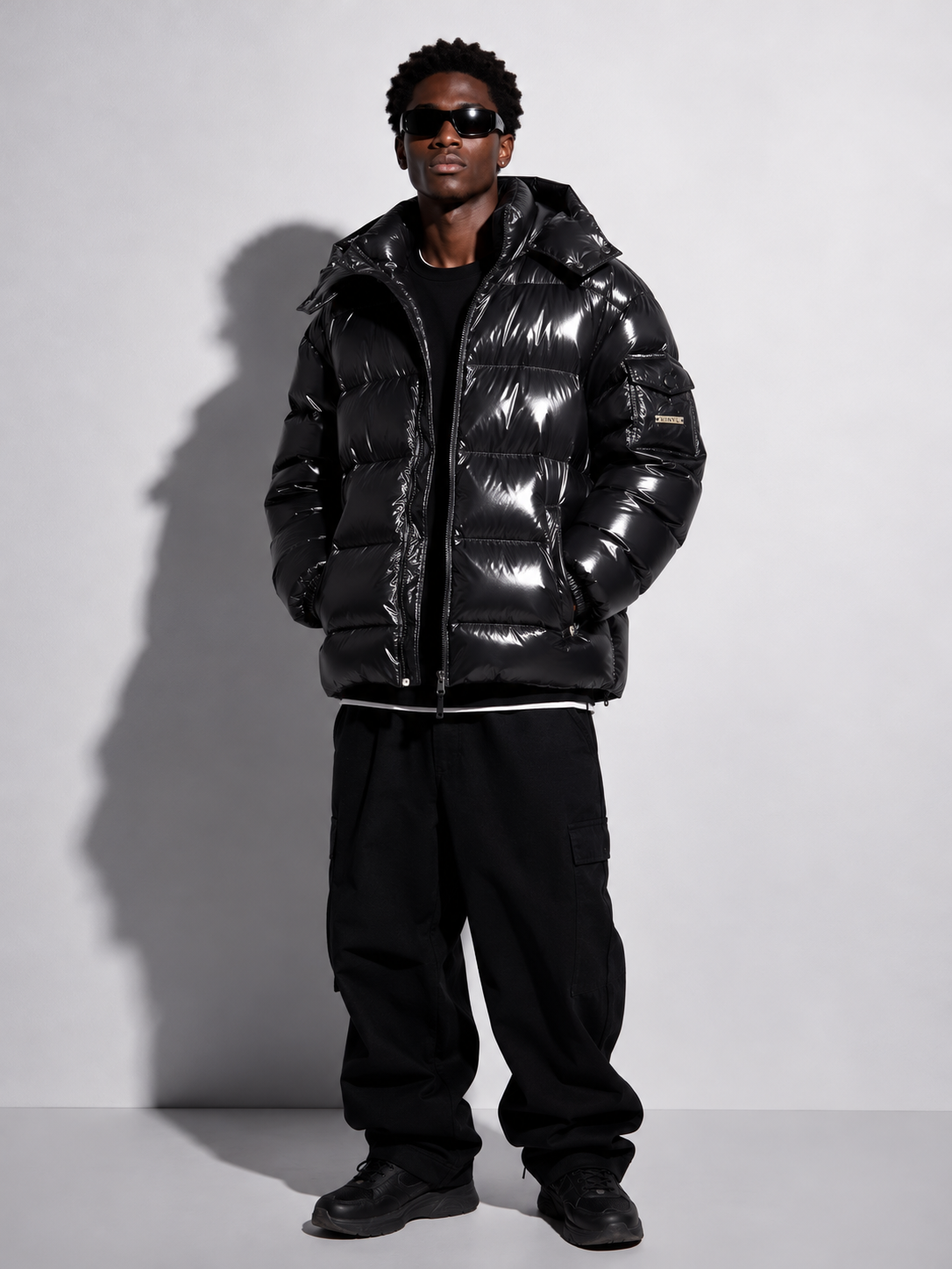 Glossy puffer jacket black