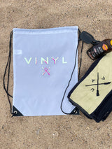 Vinyl gymsack ασπρη με αναγλυφο ιριδιζον λογοτυπο