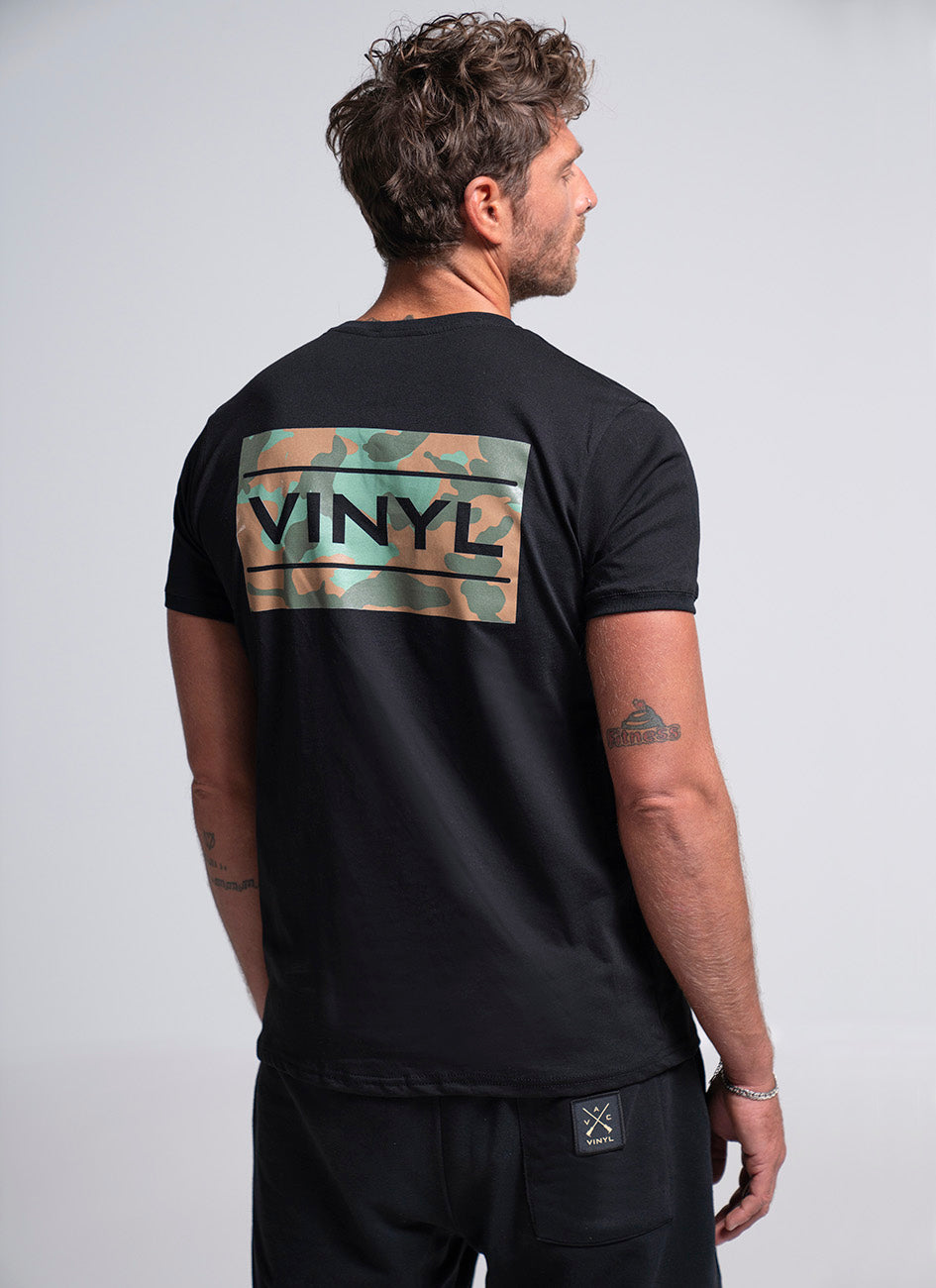 VINYL ΜΠΛΟΥΖΑ ΜΕ ΤΥΠΩΜΑ ΜΑΥΡΗ COTTON REGULAR FIT ΑΝΔΡΙΚΗ
